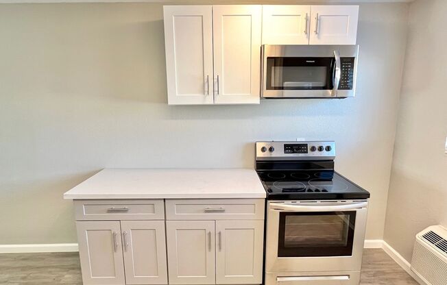 Studio, 1 bath, 407 sqft, $995, Unit 210