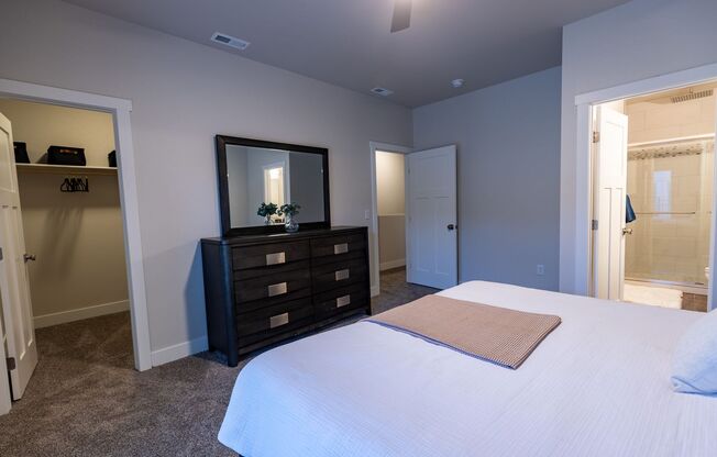 4 beds, 3 baths, $3,500, Unit 206