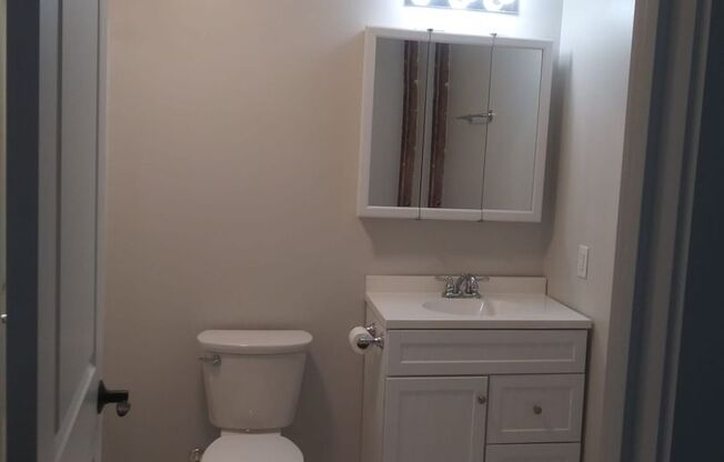 1 bed, 1 bath, 1,096 sqft, $2,050, Unit 108