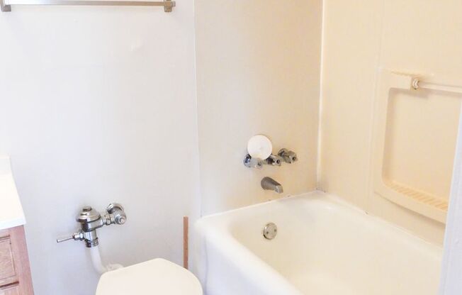 1 bed, 1 bath, 615 sqft, $1,015, Unit 1560-301