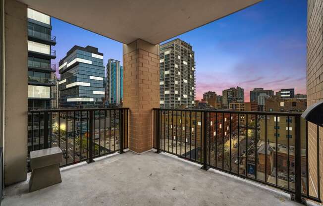 Gorgeous skyline views of Downtown Chicago, IL at Hensley Apartments in the Heart of River North