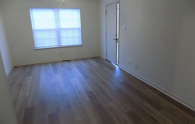 2 beds, 1 bath, 850 sqft, $695, Unit D