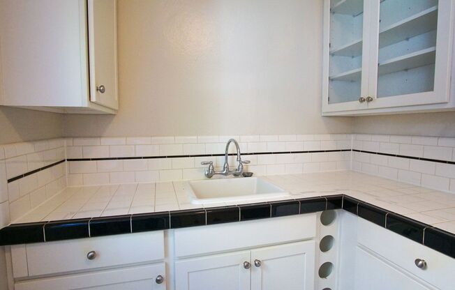 Studio, 1 bath, $1,125, Unit 06