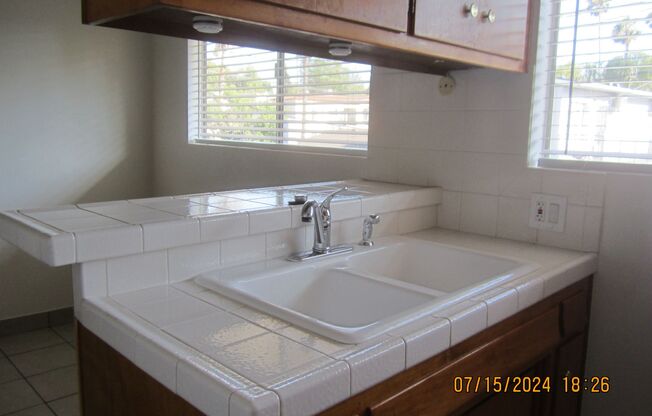 IMMACULATE DOWNTOWN 2 BEDROOM 1 BATH