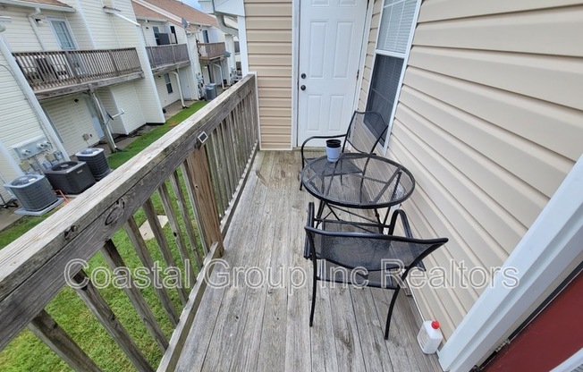 1424 DEERPOND LN