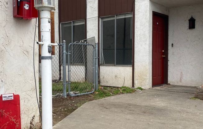 2012 W Lincoln Ave