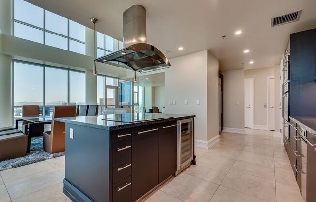 3 beds, 5 baths, $18,975, Unit # 4305