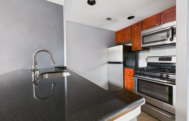 Bright One Bedroom Apartment in Spring Garden + Parking!