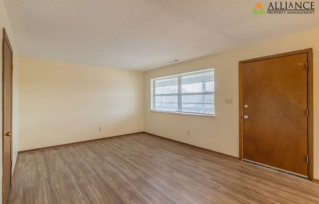 2 beds, 1.5 baths, 1,050 sqft, $880, Unit 03