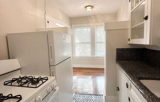 2 beds, 1 bath, $1,195, Unit B3601