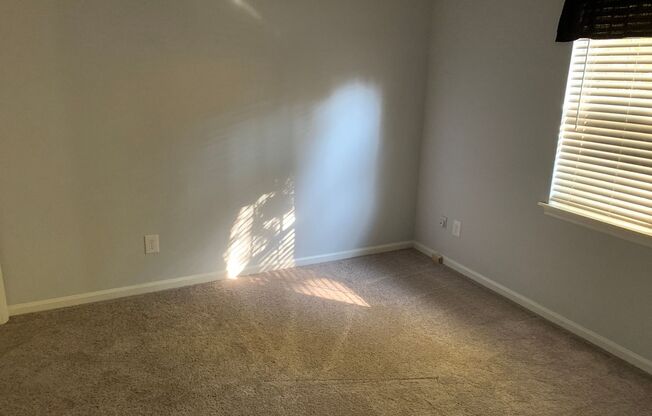 Lovely 3BR home in Raintree with fenced in yard!