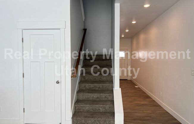 Half off first months rent! Cute townhome in Highland