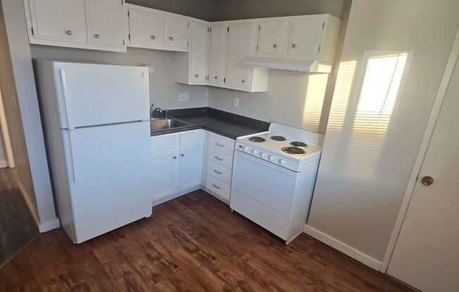 2 beds, 1 bath, $850, Unit 20