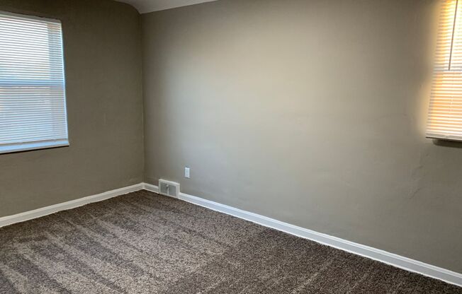 3 beds, 1 bath, 1,500 sqft, $1,305, Unit 1601-00