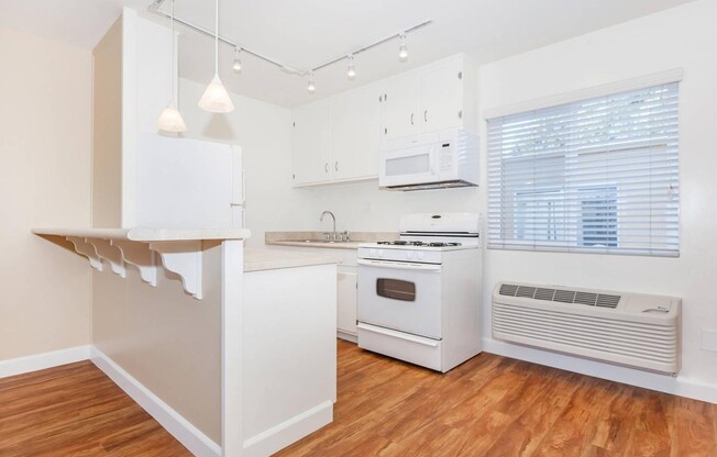 1 bed, 1 bath, 600 sqft, $2,025, Unit H