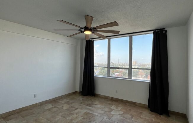 1 bed, 1 bath, $1,650, Unit UNIT UPPER BROADWAY 905