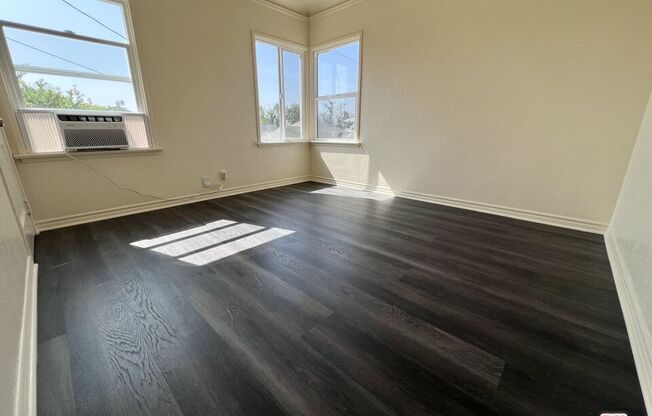 1 bed, 1 bath, $1,800, Unit 1/2