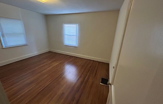 Cute cozy 1 bedroom 1 bathroom