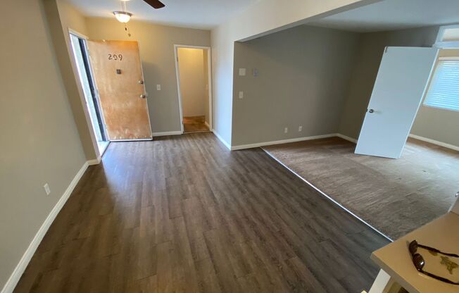 3 Bedroom 2 Bath Remodeled Condo Parking & Pool