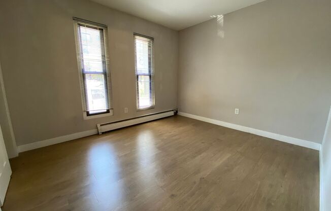 1 bed, 1 bath, $1,100, Unit 102