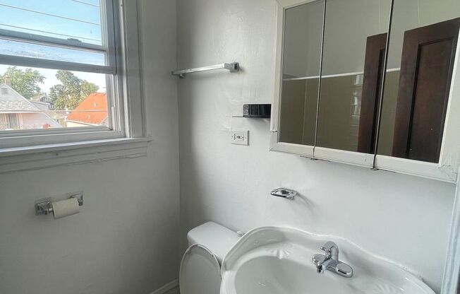 Studio, 1 bath, 600 sqft, $1,350, Unit 4828-2E