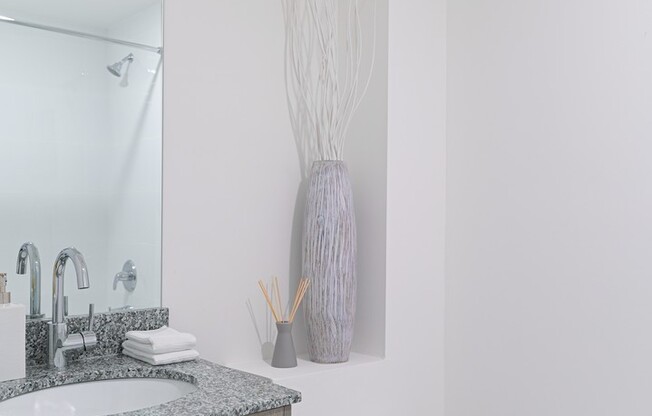 2 beds, 2 baths, 986 sqft, $2,400, Unit 705