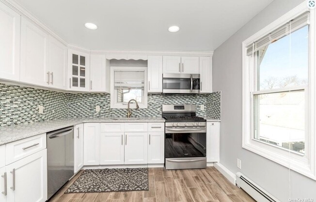 115 ROSLYN RD