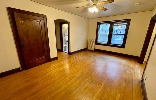 2636 N Oakland Ave