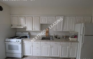 119 HOBART AVE