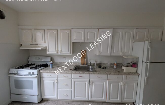 119 HOBART AVE