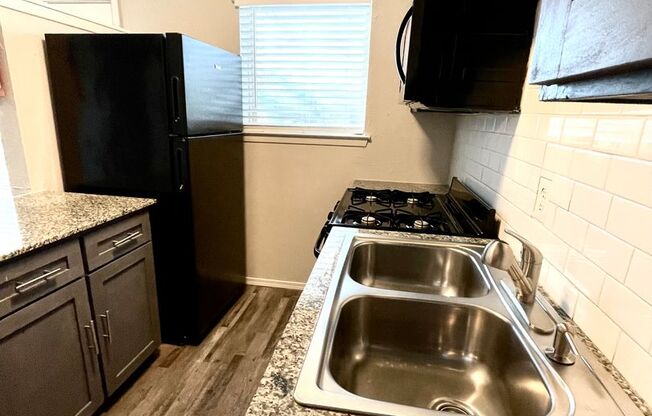 2 beds, 1 bath, 916 sqft, $1,049, Unit 101