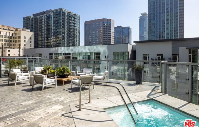 705 W 9th ST