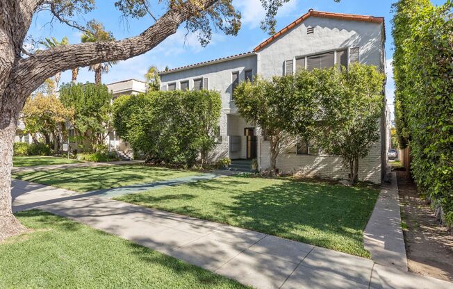 (Ellie:B) 414 N. Maple Drive