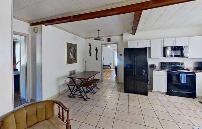 Renovated 3-Bedroom Home – Furnished or Unfurnished – Prime Location!