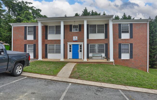 2 beds, 1 bath, 725 sqft, $899, Unit 813-20 FLAT R