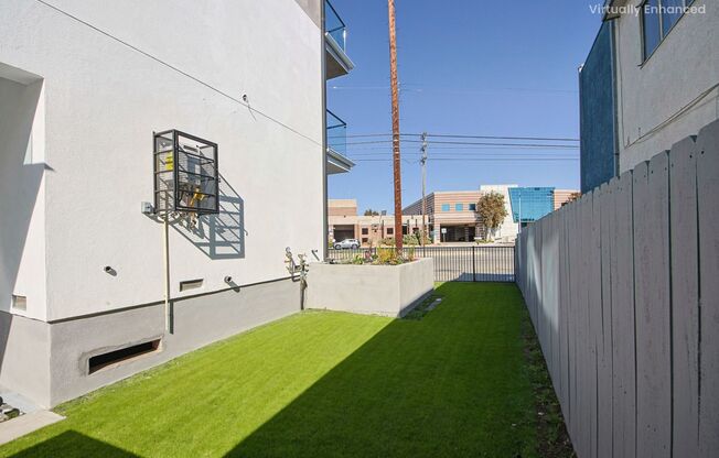 1638 S. Longwood