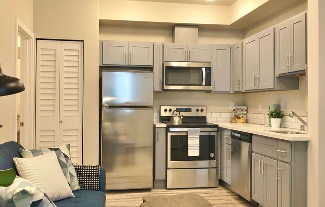 LOCATION LOCATION LOCATION! 2ND FLR Modern Living in S. Tacoma!