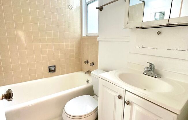 Studio, 1 bath, 450 sqft, $2,500, Unit 08