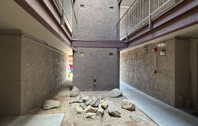 2 Bedroom in the El Tovar Condominiums Near N Central Ave and W Dunlap Ave!
