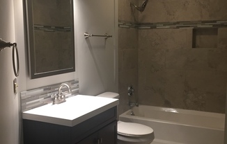 2 beds, 1 bath, 683 sqft, $1,025, Unit 27