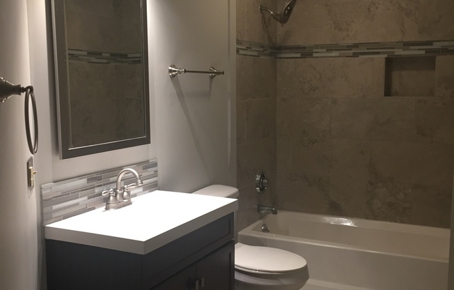 2 beds, 1 bath, 683 sqft, $1,025, Unit 27