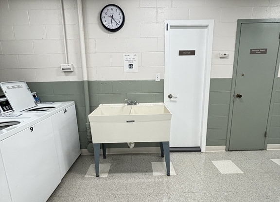 1 bed, 1 bath, 823 sqft, $3,600, Unit 7O