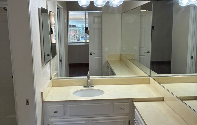 Beautiful 1 Bed 1 Bath in a great community