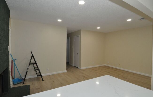 2 beds, 2 baths, $1,700, Unit # #B