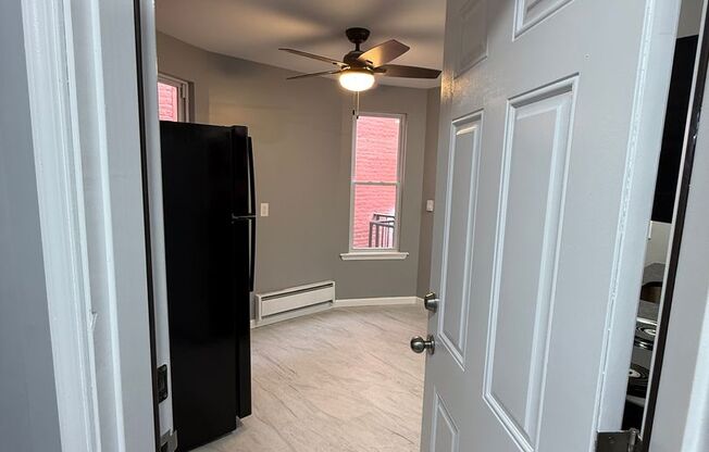 1 bed, 1 bath, $1,050, Unit 7