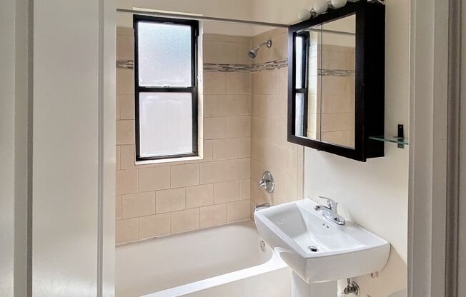 2 beds, 1 bath, 835 sqft, $2,750, Unit 617-A3