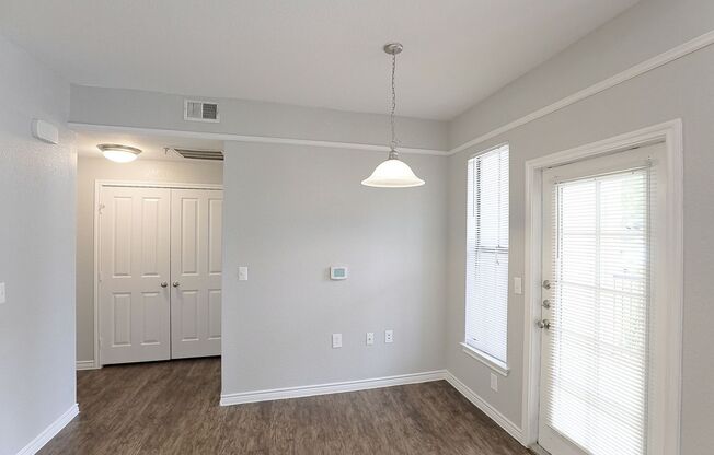 1 bed, 1 bath, 715 sqft, $1,051