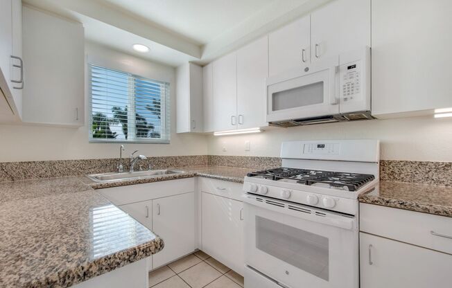 2 beds, 2 baths, $4,795, Unit 3971 Haines street Unit A