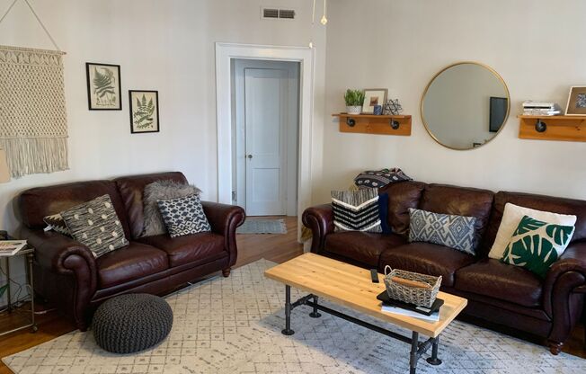 2 beds, 1 bath, 1,300 sqft, $2,250, Unit 1235-C1