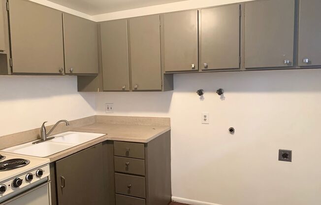 Two bedroom apt, Salt Lake City; 1,000 sq ft;Covered Parking